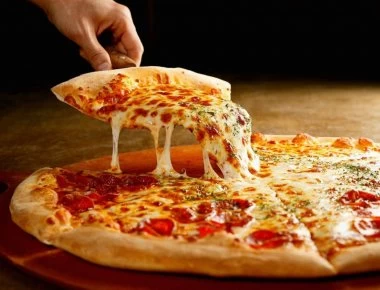 Αυτή είναι η πιο «μισητή» πίτσα και είναι... ελληνική εφεύρεση (βίντεο)